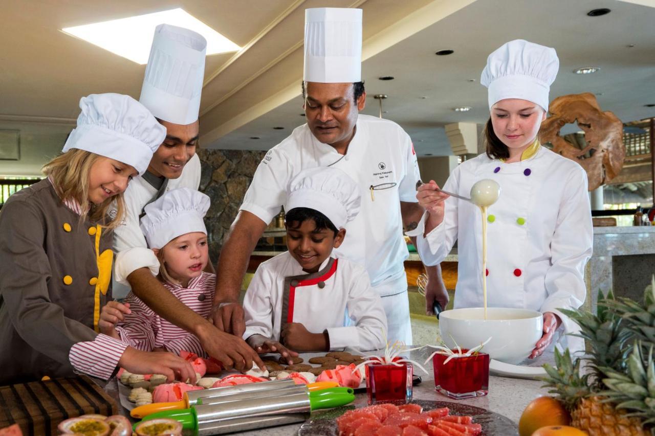 Constance Prince Maurice Poste de Flacq Kültér fotó A family cooking class at the Oberoi, Mumbai