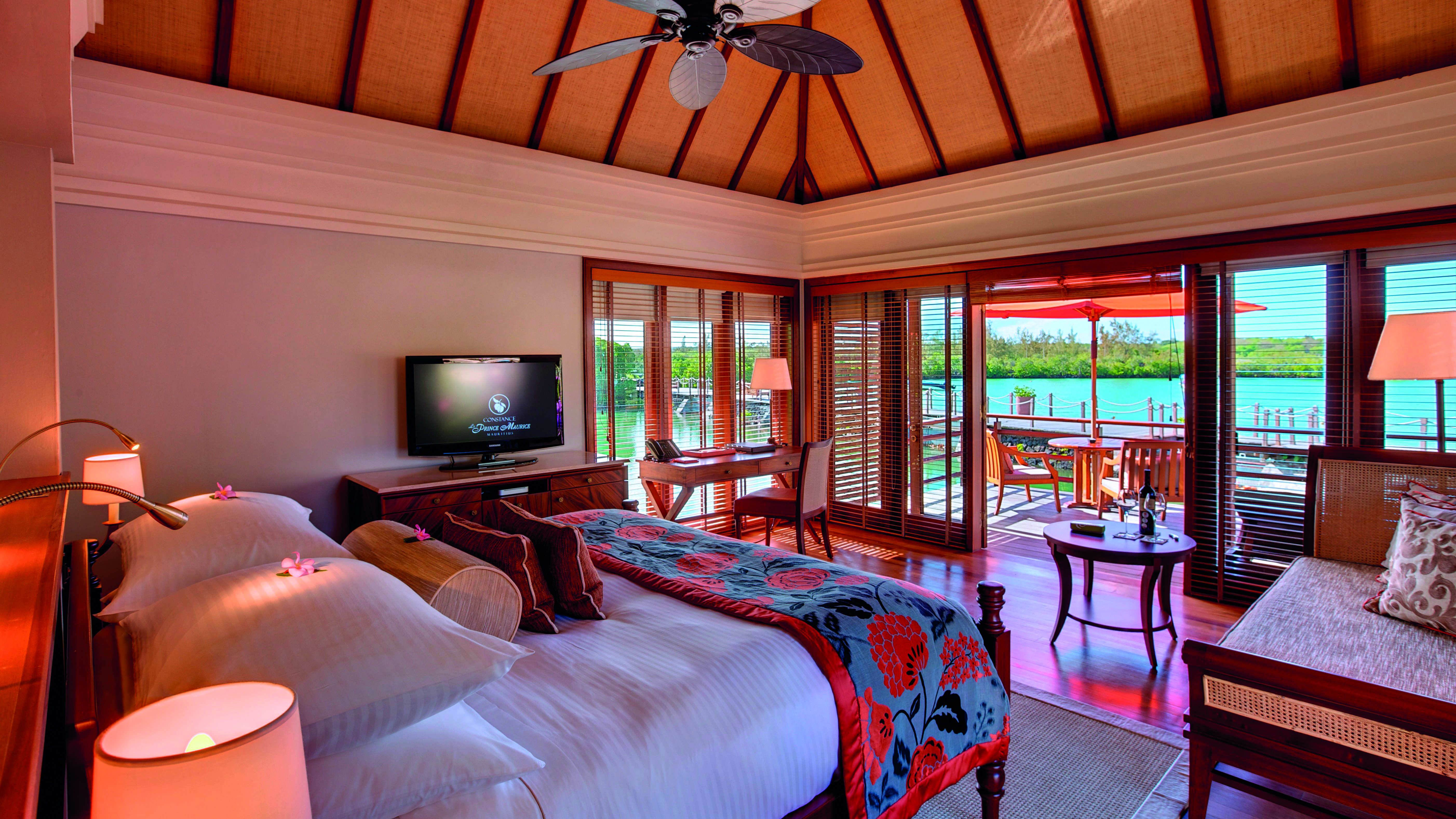 Constance Prince Maurice Poste de Flacq Kültér fotó A room at the Four Seasons Resort Maldives at Landaa Giraavaru