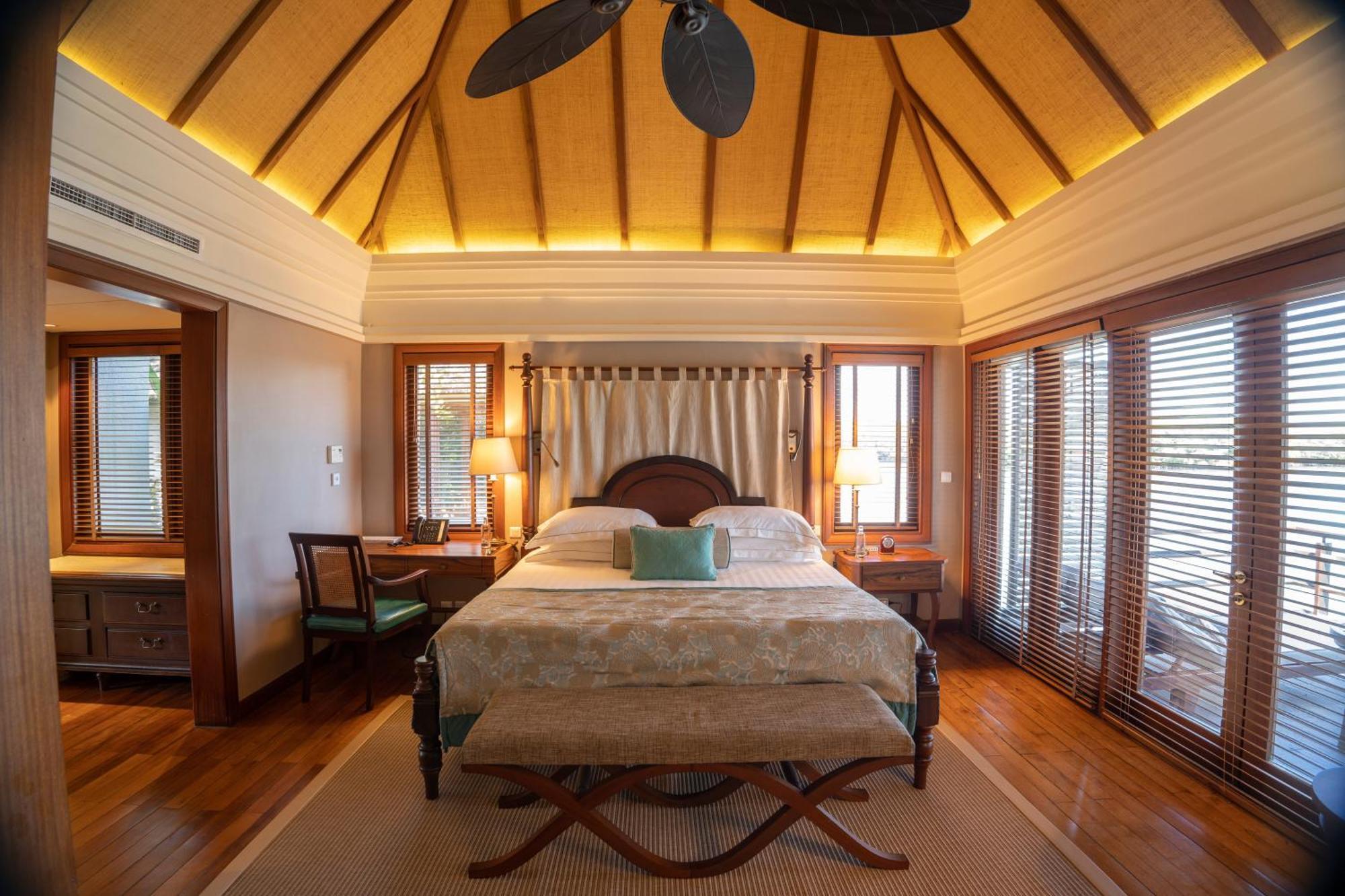 Constance Prince Maurice Poste de Flacq Kültér fotó A bedroom at the resort