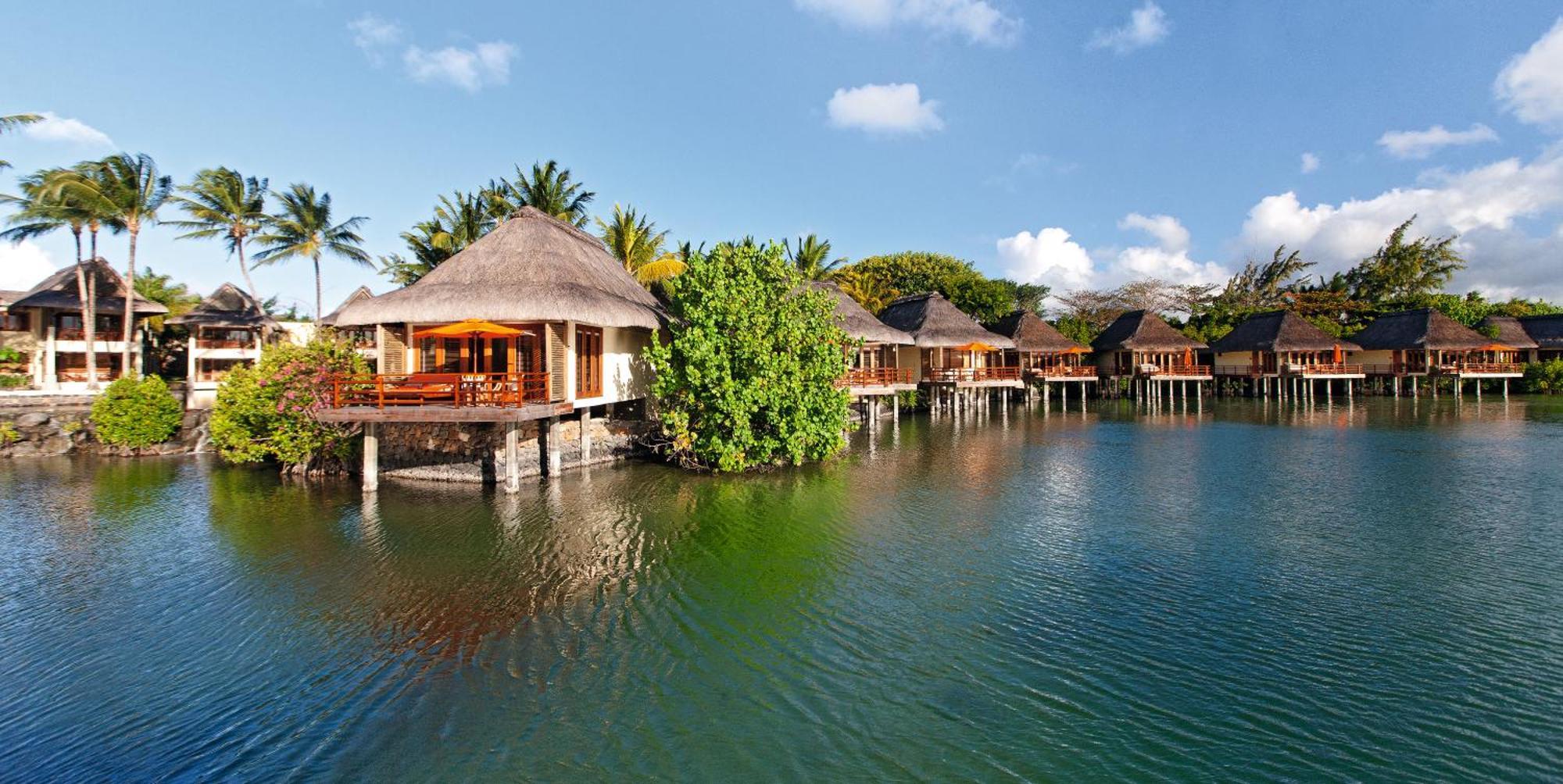 Constance Prince Maurice Poste de Flacq Kültér fotó Overwater bungalows at the resort