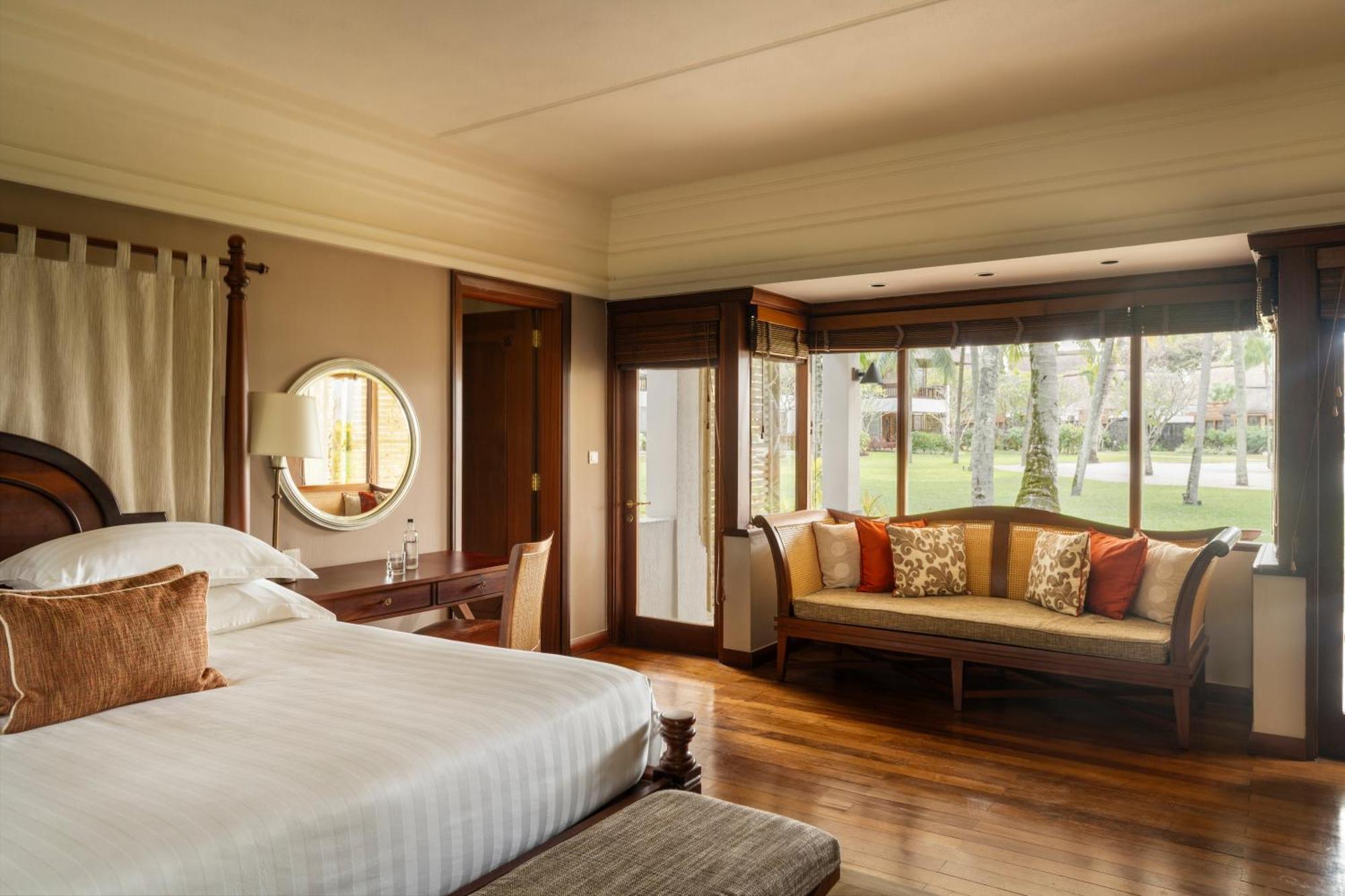 Constance Prince Maurice Poste de Flacq Kültér fotó A bedroom at the Four Seasons Resort