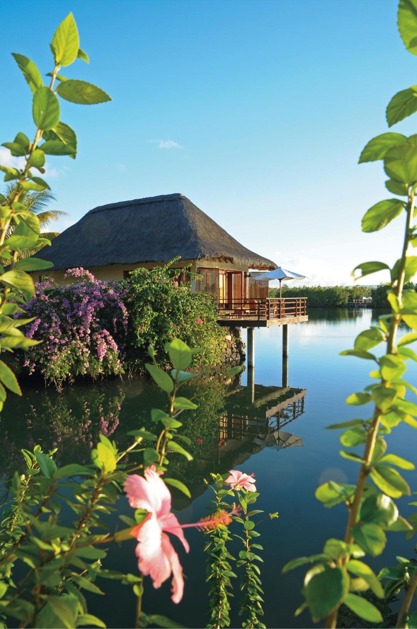 Constance Prince Maurice Poste de Flacq Kültér fotó The resort's lake villas