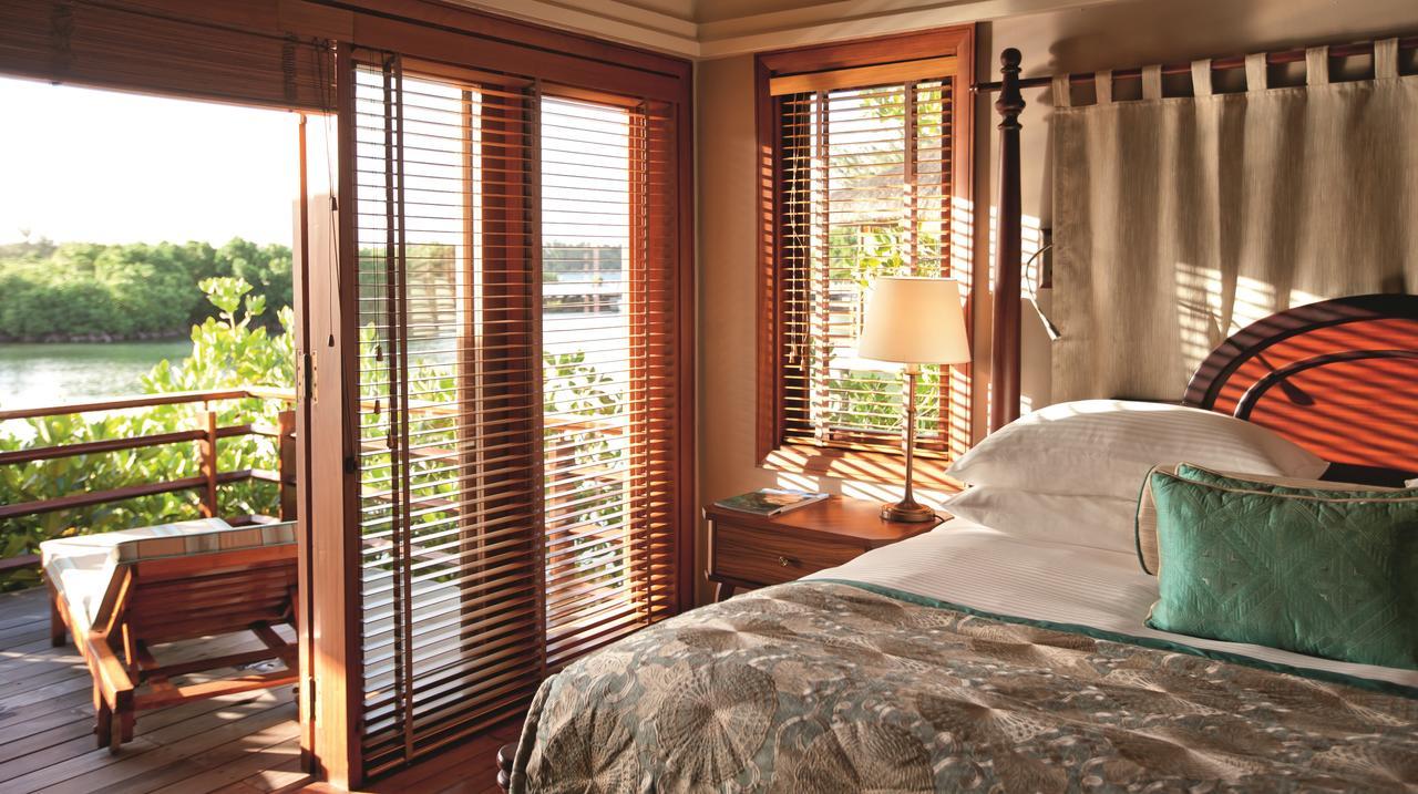 Constance Prince Maurice Poste de Flacq Kültér fotó A bedroom at the Four Seasons Resort